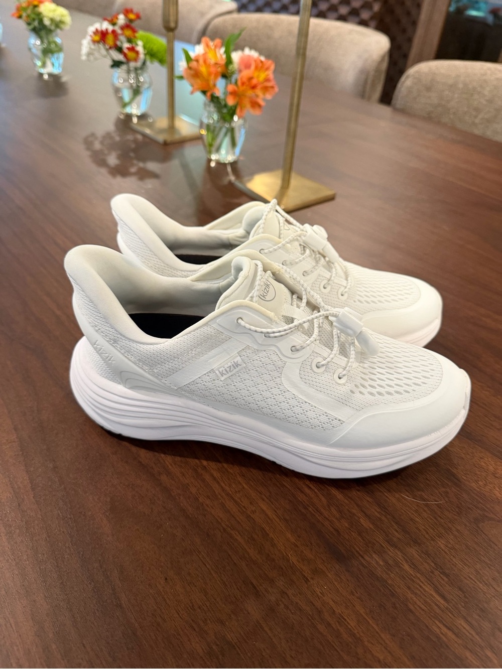 NEW Kizik Women’s Slip On London White 8